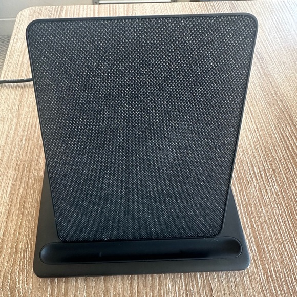 Anker Wireless Kindle Standing Charger - Picture 2 of 4